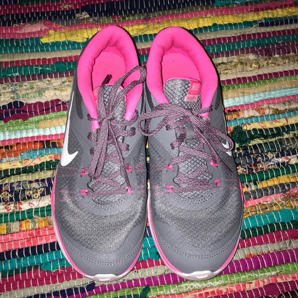 NIKE Athletic Shoes
